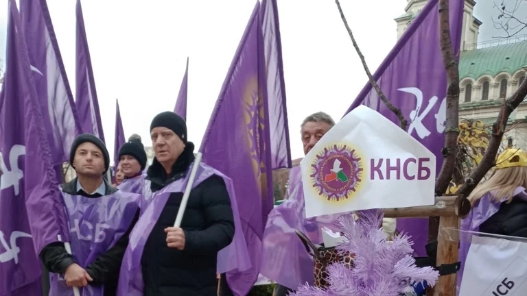 С детски песнички синдикатите посрещнаха депутатите
