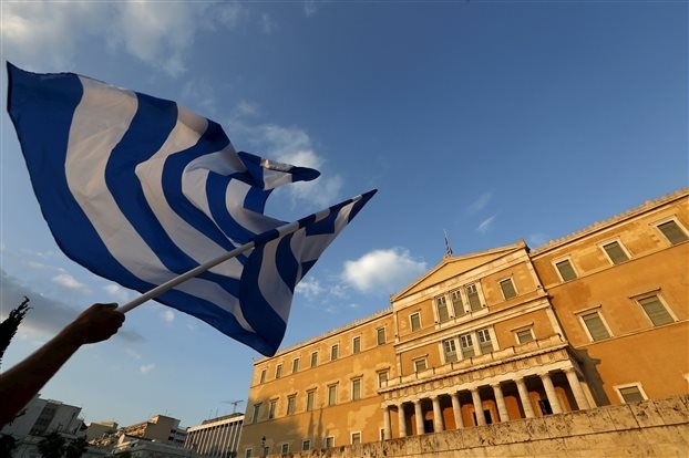 С право на еднократна помощ от 250 евро гърците ще получат коледен бонус 