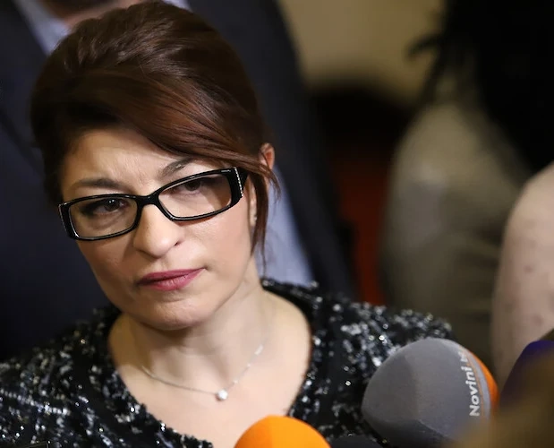 Атанасова: ПП лъжат, не са се срещали с никого от ГЕРБ