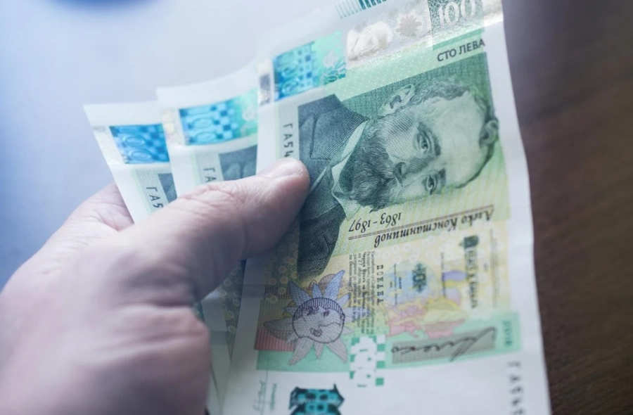 Доходите: 2.6 млн. българи взимат до 2000 лв. на месец, 23 119 души - над 10 бона