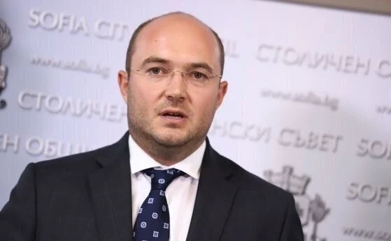 Връщат месечната карта за една линия и за метро