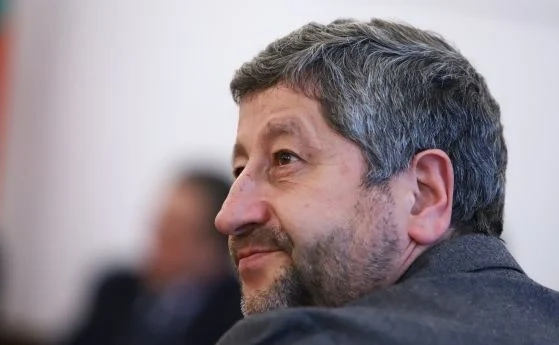 Христо Иванов: Радев е в положението на онзи с баницата, ние, партиите, му я даваме