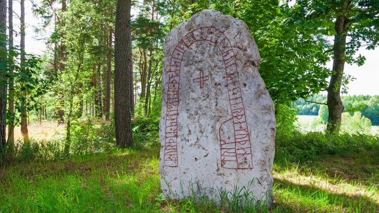 Норвежки археолози откриха най-стария рунически камък