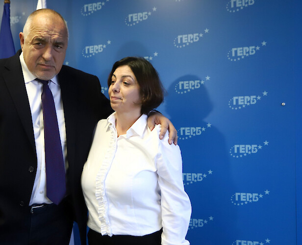  Борисов пред майката на Пендиков: Ще запознаем Европа и Вебер с трагедията в Охрид