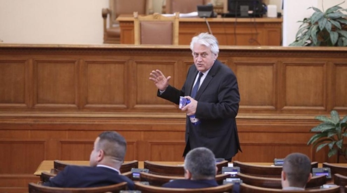 За нарушаване на реда в НС: Наказаха с „порицание“ Бойко Рашков 