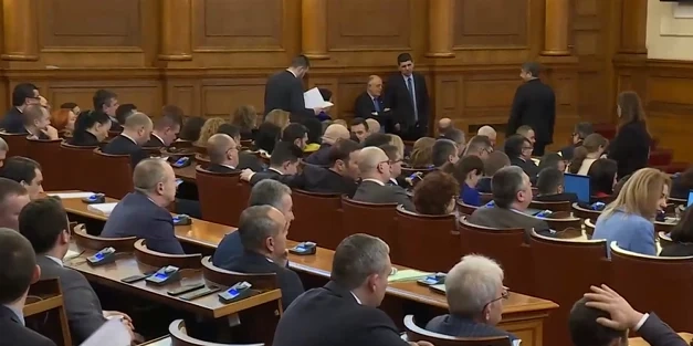 Бъдещите депутати ще получават с около 14% по-високи заплати - минимум 6351 лв.