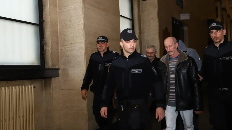 Окончателно: Постоянен арест за задържаните след смъртта на 18 мигранти край Локорско