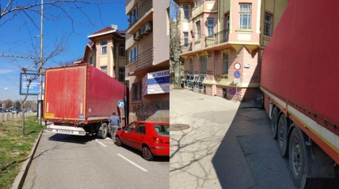 Тир заседна между две сгради в София 