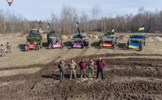 Първите британски танкове Чалънджър пристигнаха в Украйна