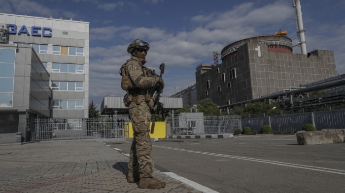Зеленски: Руските войски държат Запорожката АЕЦ за заложник