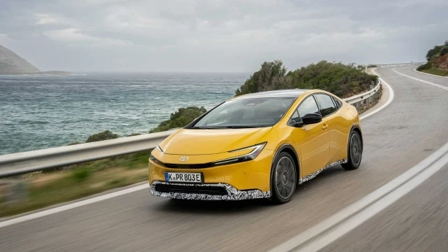 Новото поколение на Toyota Prius може да измине 200 км с литър гориво
