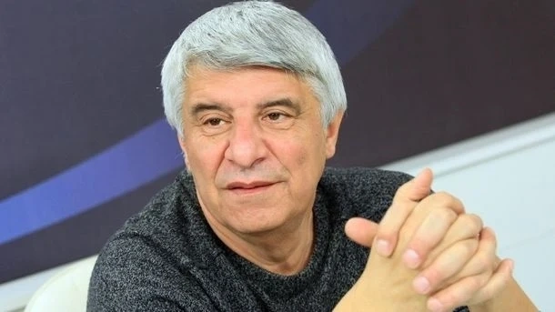 Проф. Пламен Павлов: Радев надхвърля правомощията си