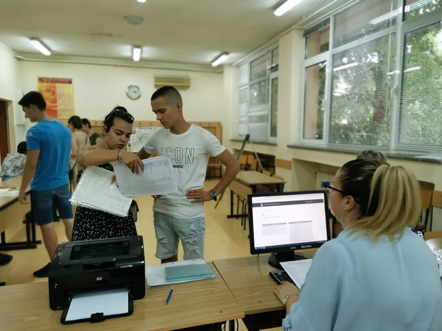 УХТ запази таксите за платено обучение на нивата от преди COVID-пандемията