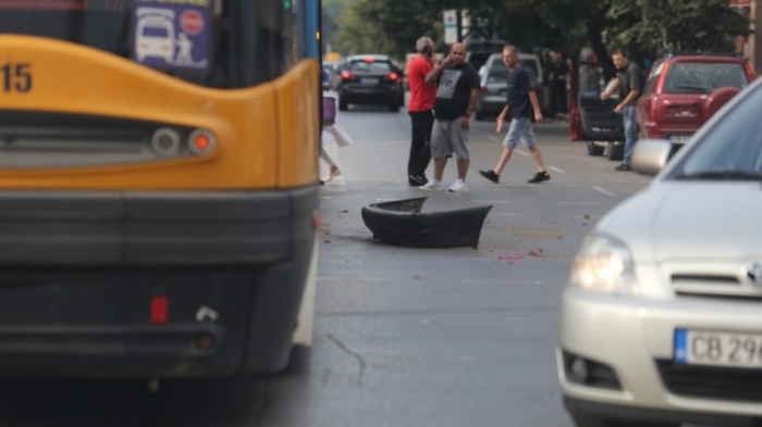 Трамвай блъсна лек автомобил в София
