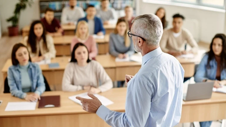 12 университета от чужбина търсят преподаватели по български език
