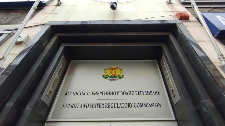 КЕВР предвижда поскъпване на тока от 1 юли средно с 3,6%, а на парното - под 1%