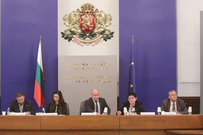 Без съгласие между бизнес и синдикати за минималната заплата и пенсиите