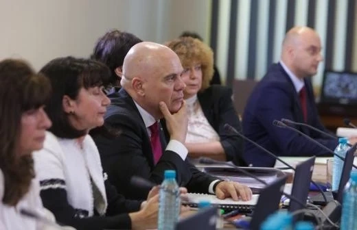 След два часа дебат: Първото предложение за отстраняване на Гешев се оттегля