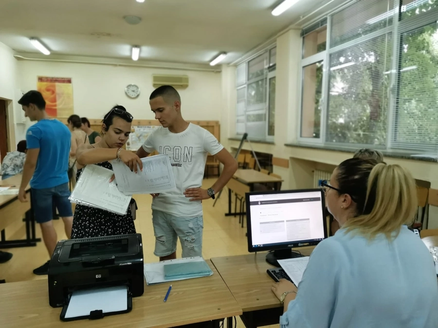 УХТ запазва непроменени годишните такси за обучение на студентите от втори, трети и четвърти курс за учебната 2023/2024 година