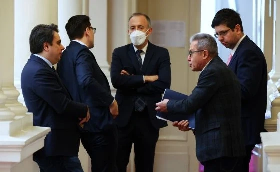 ГЕРБ и ДПС се готвят да оглавят БНБ и Сметната палата