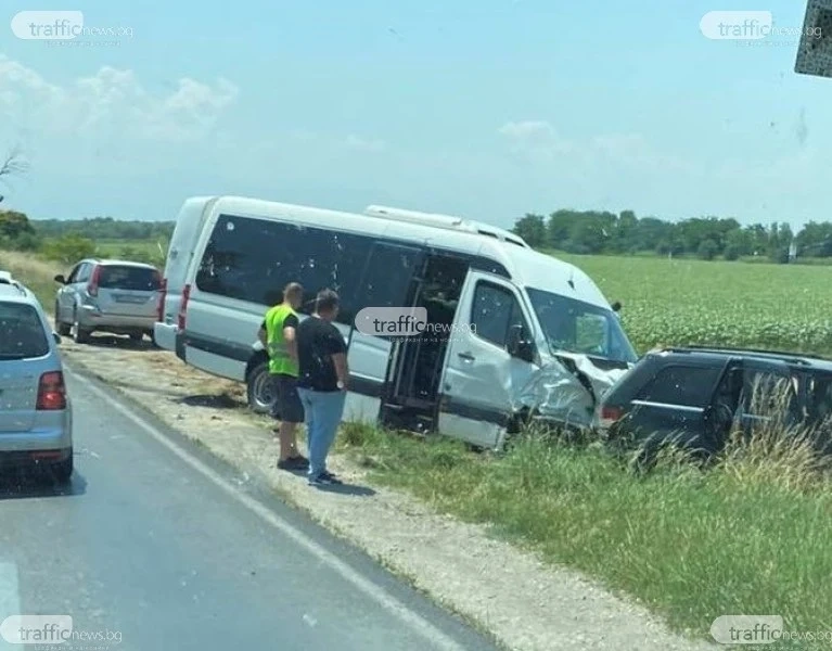 Автобус с ученици катастрофира край Пловдив, има пострадали