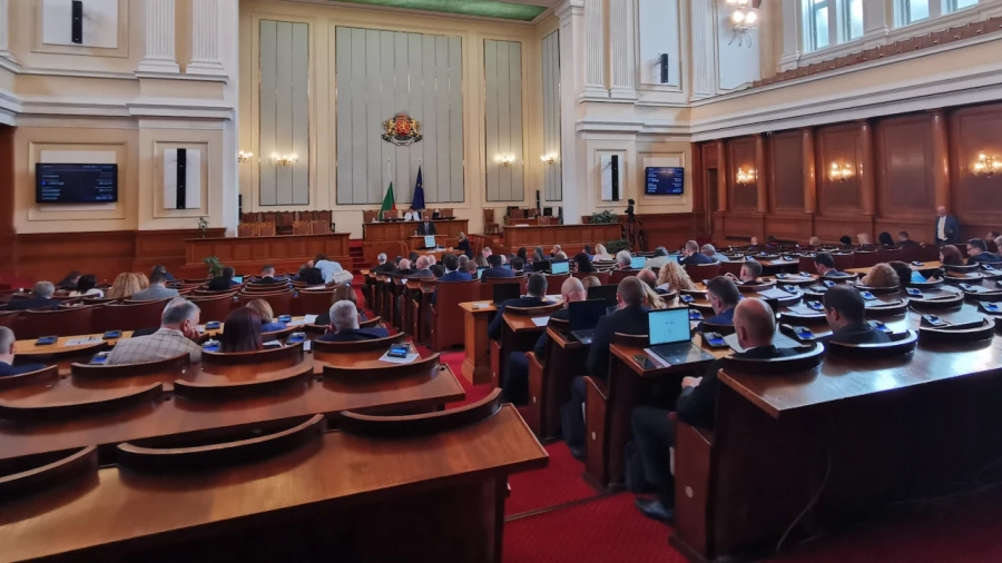 Депутатите приеха ветото на Радев върху изваждането на НСлС от прокуратурата