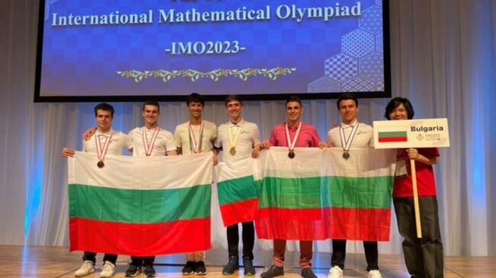 6 медала за български ученици от Международната олимпиада по математика в Япония