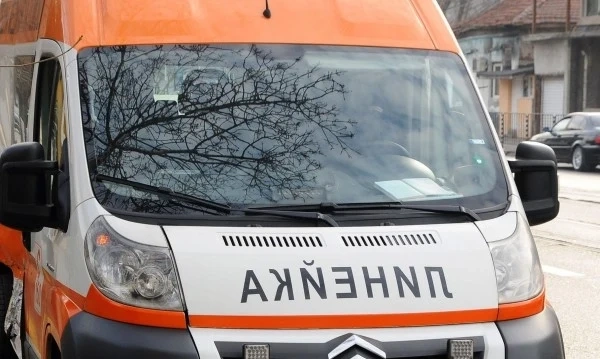 Мъж падна в десетметров кладенец, пожарникари го извадиха  