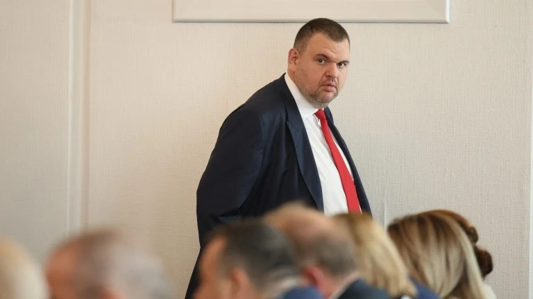 Пеевски: Червената химикалка на ДПС не е драскала Конституцията