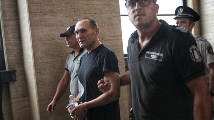 Съдът решава окончателно дали да остави Васил Божков в ареста