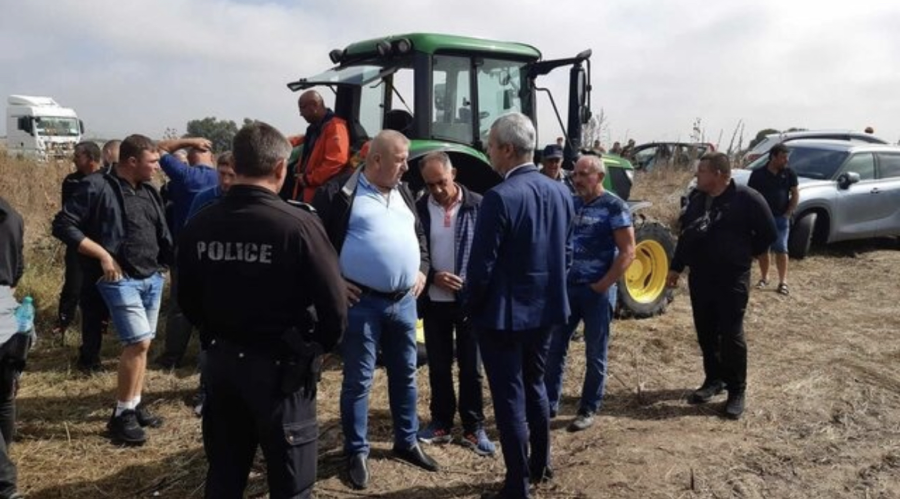 Протестиращите край Долни Богров изгониха лидера на Възраждане