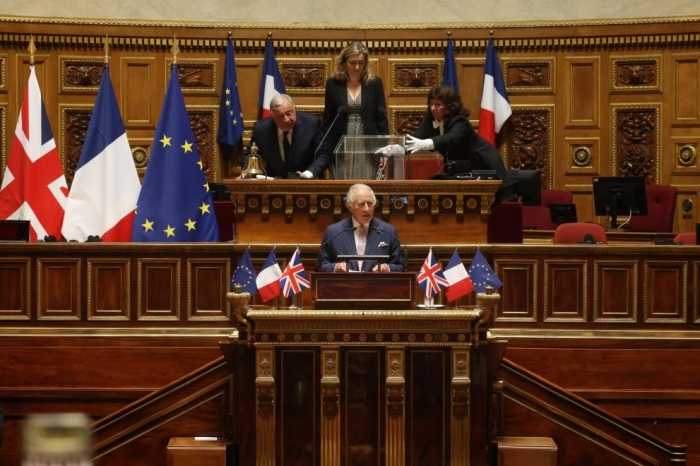Крал Чарлз III произнесе на безупречен френски реч пред френския Сенат