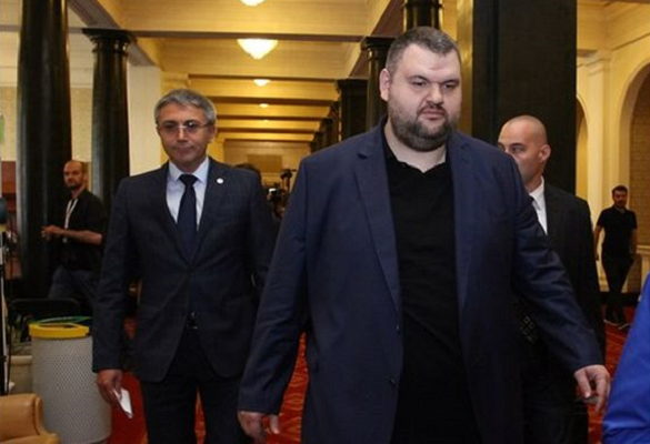 Пеевски: ДДС-то за ресторантьорите остава 9%, бонус - донос отпада