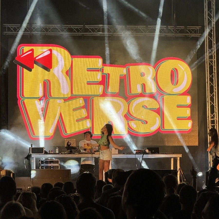 Луди танци и атракции възродиха 90-те по време на RETROVERSE FEST