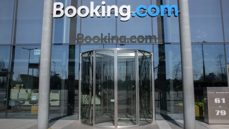Booking дължи пари на хотелиери от цял свят