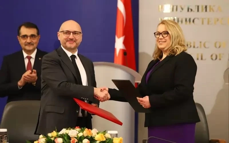 ЕК проверява газовата сделка на служебния кабинет на Радев
