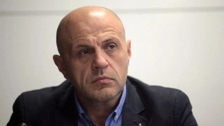 Томислав Дончев: Институциите са длъжни да кажат на хората всичко за скандала с машините