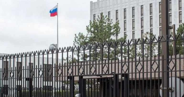 ДАНС привика руски журналист, той се укри в посолството