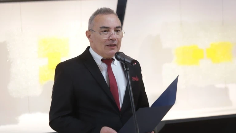 Министър Кръстев отличи културни дейци с наградата Златен век