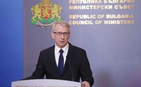 Премиерът няма да уволни вътрешния министър засега, ще го обсъжда с Габриел