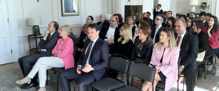 Менторска програма „Лидери на бъдещето“ за студенти или наскоро завършили