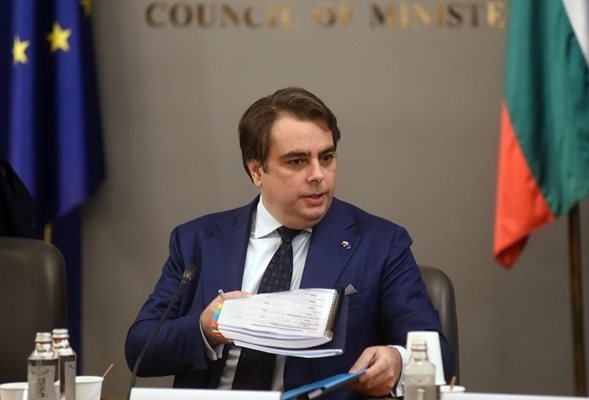 Министър Василев: Няма как да станем богата държава с евтина работна ръка