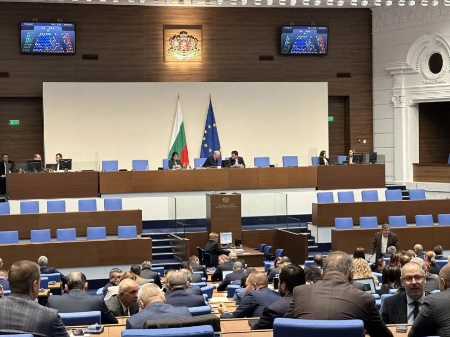На първо четене: Парламентът прие промените в Конституцията