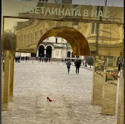Премахват златната арка пред  Св. Александър Невски