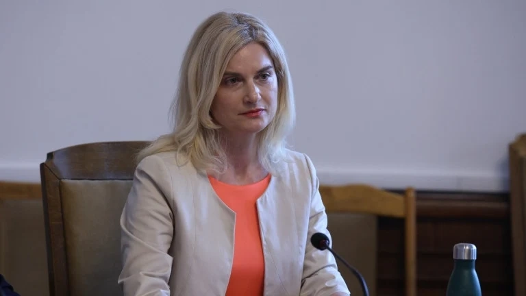 Преговаряме с Брюксел за запазването на 9-процентната ДДС ставка за туроператорите