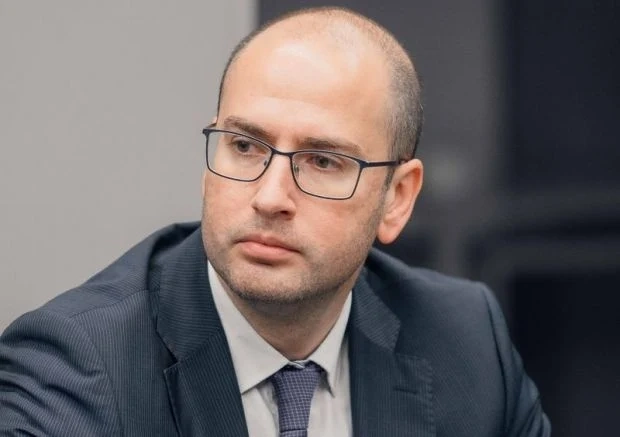 Роден путинист в компанията на Захарова брани МОЧА по Первый канал