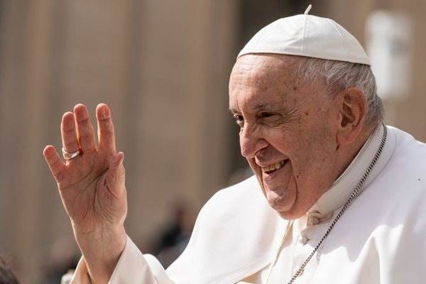 Папата с призив за глобална забрана на родителството чрез сурогатно майчинство