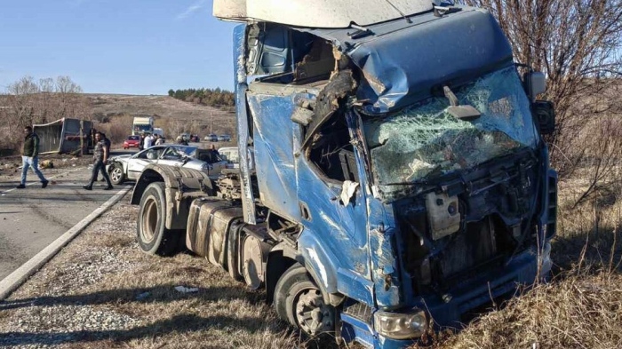 Шофьор с положителна проба за наркотици избяга след тежка катастрофа в Шуменско