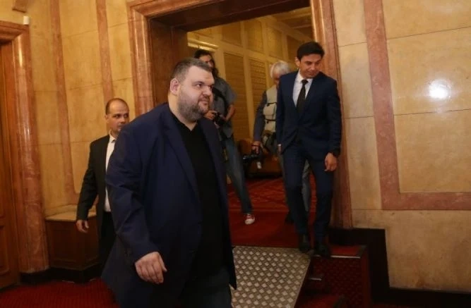 Антикорупционният фонд: Гглавният прокурор, КПКОНПИ и ДАНС да разпитат Пеевски