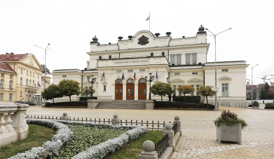 Кръглата маса за енергията от възобновяеми източници в парламента започна със спор
